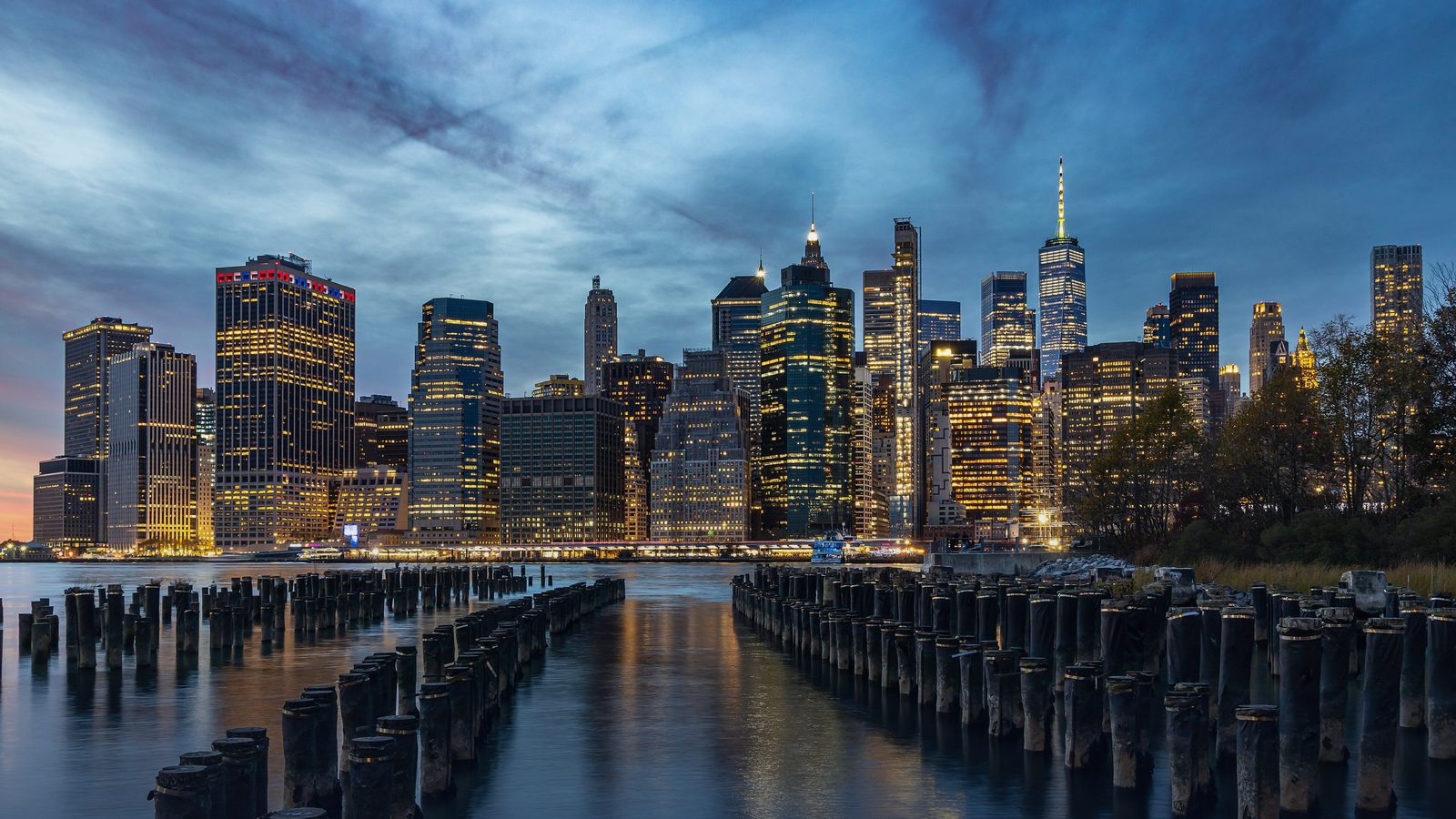 Lower Manhattan's skyline at night, from Brooklyn